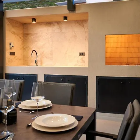 Vila Luxury One In With Heated Pool *