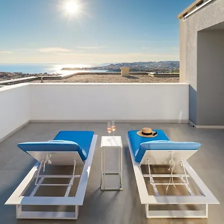 Luxury One In With Heated Pool * Split