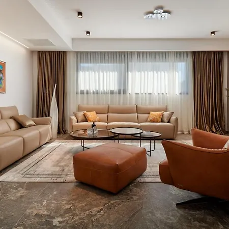 Luxury One In With Heated Pool Vila *