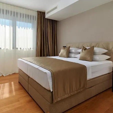 Villa Luxury One In With Heated Pool