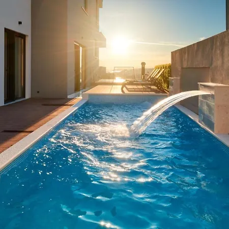 Villa Luxury One In With Heated Pool