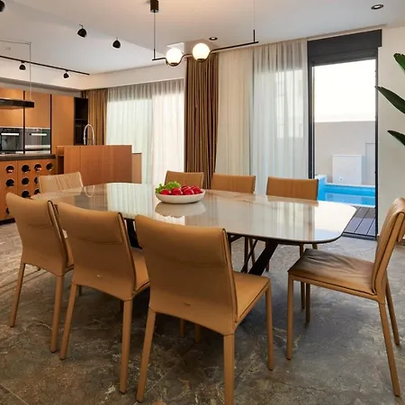 Villa Luxury One In With Heated Pool