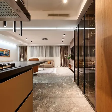 Villa Luxury One In With Heated Pool Split