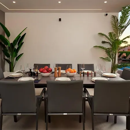 Luxury One In With Heated Pool Villa Split