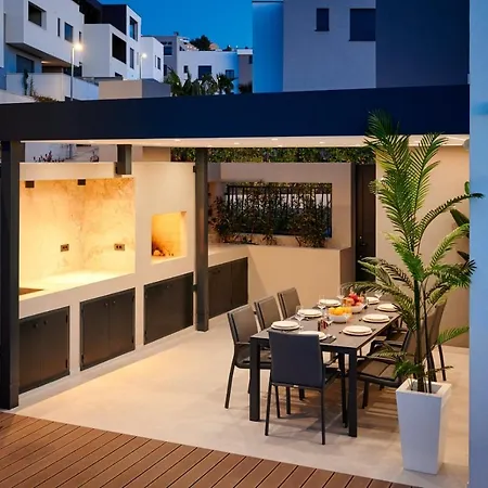 Luxury One In With Heated Pool Villa Split