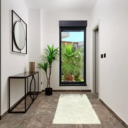 Luxury One In With Heated Pool * Split