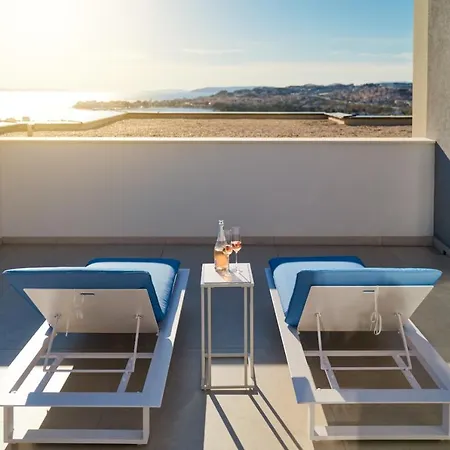 Luxury One In With Heated Pool سبليت