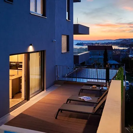 Luxury One In With Heated Pool فيلة سبليت