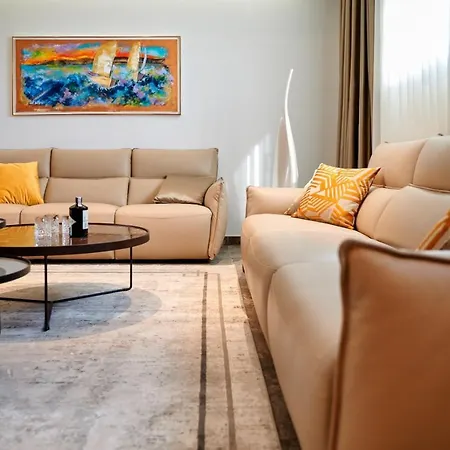 Luxury One In With Heated Pool * سبليت